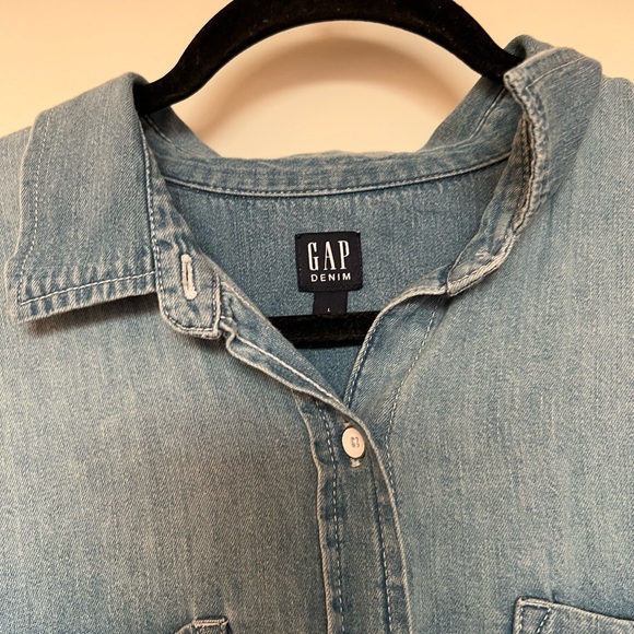 Gap Oversized Medium Wash Denim Shirt Size Large - Picture 3 of 8